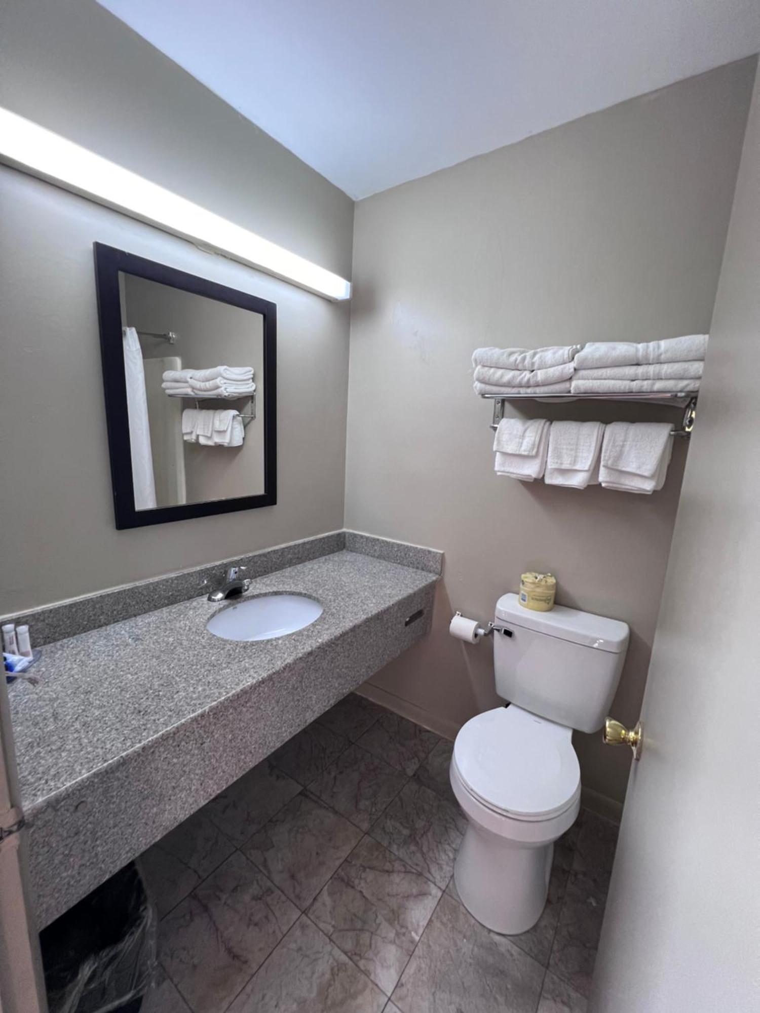 Rodeway Inn & Suites Герші Екстер'єр фото